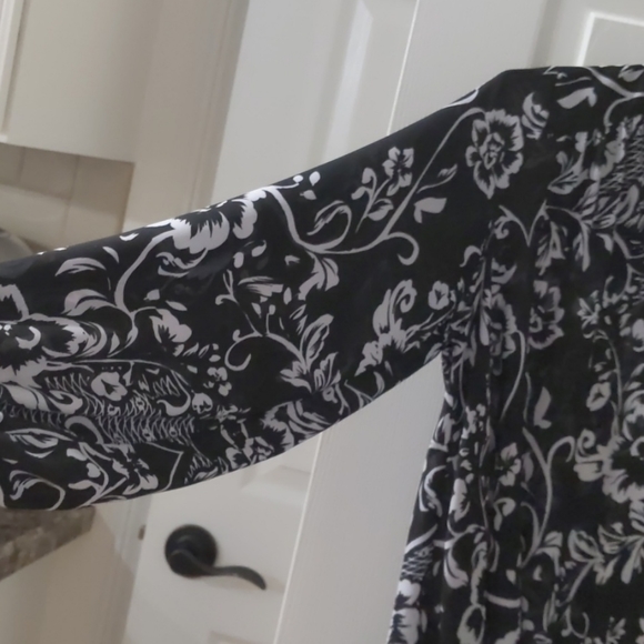 Blouse - Picture 2 of 6